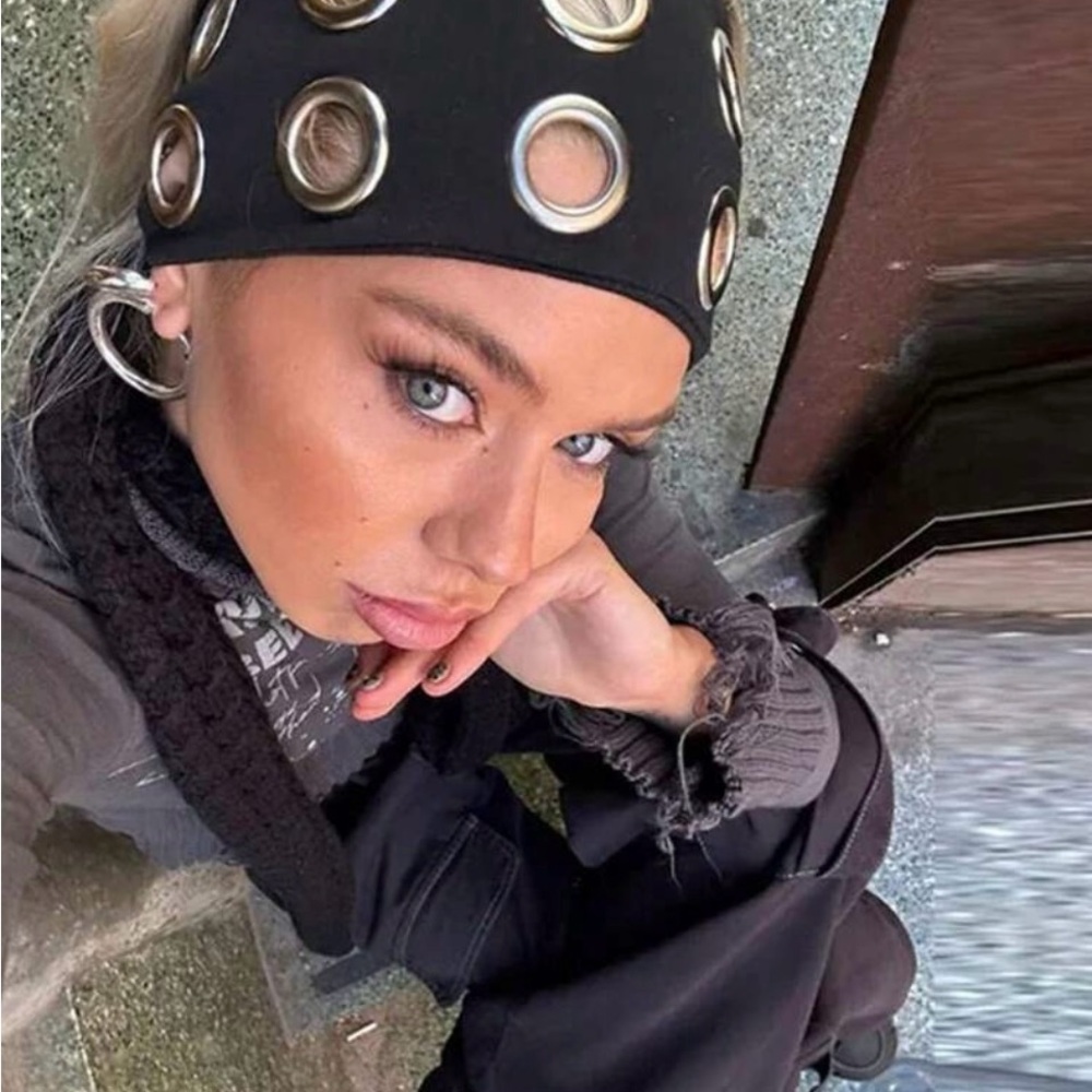 🚨 LAST ONE. Black Grommet Headband